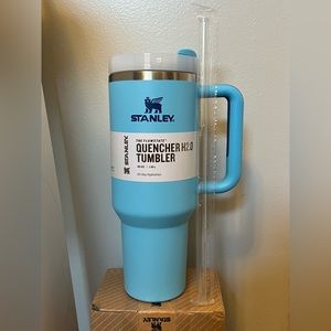 Stanley 40z Flowstate Tumbler- Pool (NWT)(DUPE)